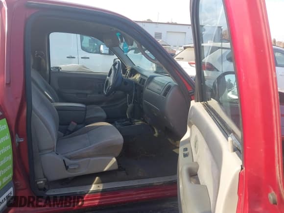 ✅ 2001 Toyota Tacoma PreRunner • VIN: 5TEGN92N11Z755284 • Lot: 43741942. Listed on IAAI with 305,971 mi. Free auction sales archive from the USA and detailed vehicle history report at DreamBid. Image 5.