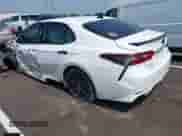 2022 Toyota Camry SE z VIN 4T1G11AK0NU054329, wystawiony jako IAAI lot #42342363 z przebiegiem 105 909 mil mil oraz . Historia ofert i sprzedaży dostępna na DreamBid. Obrazek 3.