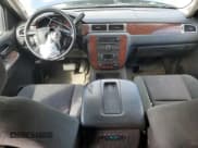 ✅ 2009 Chevrolet Suburban 1LT • VIN: 1GNFK26329R257985 • Lot: 52309645. Wystawiony na Copart z przebiegiem 212 258 mil. Bezpłatny archiwum sprzedaży aukcyjnych z USA i szczegółowy raport historii pojazdu na DreamBid. Zdjęcie 8.