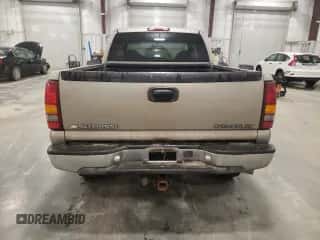 1999 Chevrolet Silverado 2500 LS z VIN 1GCGK29U5XE212688, wystawiony jako Copart lot #51125315 z przebiegiem 155 155 mil mil oraz Szkoda całkowita • Salvage title. Historia ofert i sprzedaży dostępna na DreamBid. Obrazek 6.