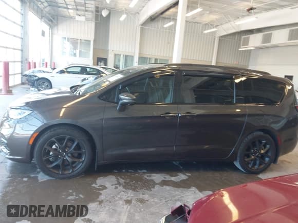 ✅ 2021 Chrysler Pacifica Touring L • VIN: 2C4RC1BG0MR560157 • Лот: 43660563. Опубликован ранее на IAAI с пробегом 54 900 миль. Бесплатный доступ к архиву аукционных продаж из США и подробный отчёт об истории автомобиля на DreamBid. Изображение 13.