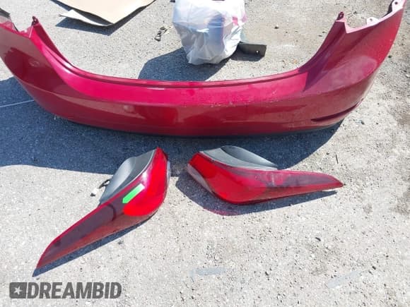 ✅ 2015 Hyundai Elantra SE • VIN: KMHDH4AE5FU277770 • Lot: 42845906. Wystawiony na IAAI z przebiegiem 100 219 mil. Bezpłatny archiwum sprzedaży aukcyjnych z USA i szczegółowy raport historii pojazdu na DreamBid. Zdjęcie 12.