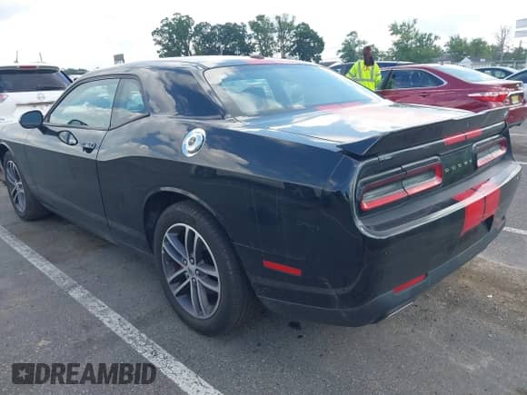 2019 Dodge Challenger SXT с VIN 2C3CDZGG9KH690438, выставлен на аукционе IAAI как лот 42722262 с пробегом 63 244 миль миль и . История ставок и продаж доступна на DreamBid. Изображение 3.