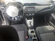 ✅ 2023 Nissan Versa S • VIN: 3N1CN8DV3PL824142 • Лот: 62222985. Опубликован ранее на Copart с пробегом Не указан. Бесплатный доступ к архиву аукционных продаж из США и подробный отчёт об истории автомобиля на DreamBid. Изображение 8.