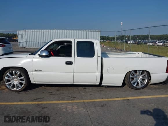 ✅ 2000 Chevrolet Silverado 1500 LS • VIN: 1GCEC19V8YZ284910 • Lot: 43143676. Wystawiony na IAAI z przebiegiem 127 000 mil. Bezpłatny archiwum sprzedaży aukcyjnych z USA i szczegółowy raport historii pojazdu na DreamBid. Zdjęcie 14.
