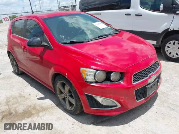 ✅ 2013 Chevrolet Sonic RS • VIN: 1G1JG6SB9D4215157 • Lot: 42587982. Wystawiony na IAAI z przebiegiem 115 756 mil mil. Skorzystaj z bezpłatnego archiwum sprzedaży aukcyjnych z USA i zobacz szczegółowy raport historii pojazdu na DreamBid. Zdjęcie 1.
