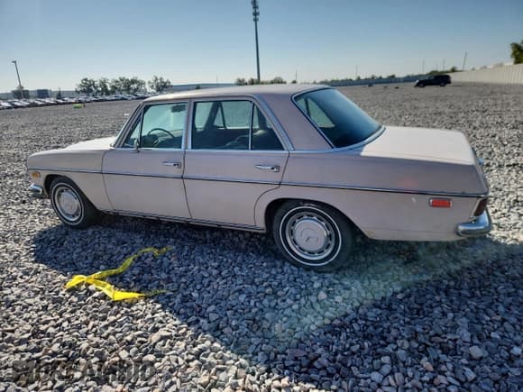 ✅ 1968 Mercedes-Benz 250 • VIN: 11401012009764 • Лот: 89674175. Опубликован ранее на Copart с пробегом 98 688 миль. Бесплатный доступ к архиву аукционных продаж из США и подробный отчёт об истории автомобиля на DreamBid. Изображение 2.