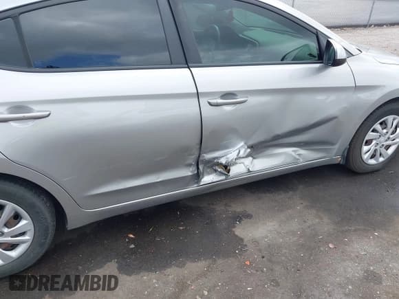 ✅ 2020 Hyundai Elantra SE • VIN: 5NPD74LF6LH561038 • Lot: 43349622. Listed on IAAI with 88,490 mi. Free auction sales archive from the USA and detailed vehicle history report at DreamBid. Image 6.