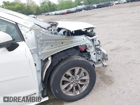 ✅ 2021 Toyota Sienna XLE • VIN: 5TDYSKFC6MS002087 • Lot: 42182937. Listed on IAAI with 63,192 mi. Free auction sales archive from the USA and detailed vehicle history report at DreamBid. Image 18.