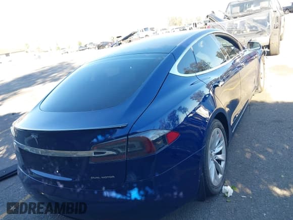 ✅ 2019 Tesla Model S 75D • VIN: 5YJSA1E27KF333645 • Lot: 41647989. Listed on IAAI with 52,528 mi. Free auction sales archive from the USA and detailed vehicle history report at DreamBid. Image 17.