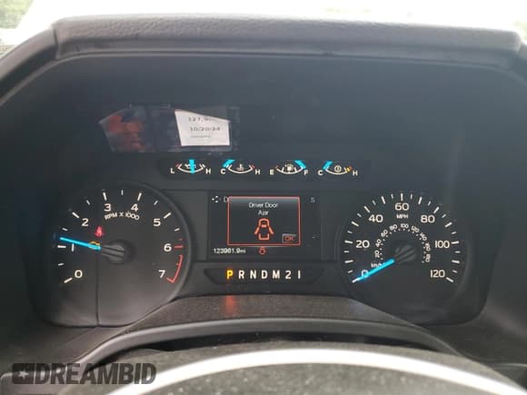 ✅ 2017 Ford F-150 XL • VIN: 1FTMF1CFXHKD92118 • Lot: 62635184. Listed on Copart with 123,961 mi. Free auction sales archive from the USA and detailed vehicle history report at DreamBid. Image 9.