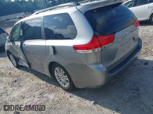 ✅ 2013 Toyota Sienna XLE AAS • VIN: 5TDYK3DC1DS360299 • Лот: 42696792. Опубликован ранее на IAAI с пробегом 186 676 миль. Бесплатный доступ к архиву аукционных продаж из США и подробный отчёт об истории автомобиля на DreamBid. Изображение 3.