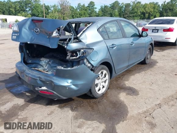 ✅ 2011 Mazda 3 i Sport • VIN: JM1BL1UF0B1472071 • Lot: 43037448. Listed on IAAI with 231,051 mi. Free auction sales archive from the USA and detailed vehicle history report at DreamBid. Image 4.
