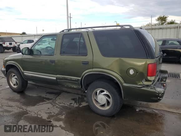 2001 Chevrolet Blazer LT z VIN 1GNDT13W21K240291, wystawiony jako Copart lot #76192674 z przebiegiem 227 111 mil mil oraz Szkoda całkowita • Salvage title. Historia ofert i sprzedaży dostępna na DreamBid. Obrazek 2.