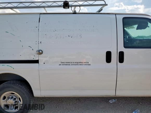 ✅ 2023 Chevrolet Express Cargo • VIN: 1GCWGAFP2P1170820 • Lot: 89430715. Wystawiony na Copart z przebiegiem 57 018 mil. Bezpłatny archiwum sprzedaży aukcyjnych z USA i szczegółowy raport historii pojazdu na DreamBid. Zdjęcie 11.