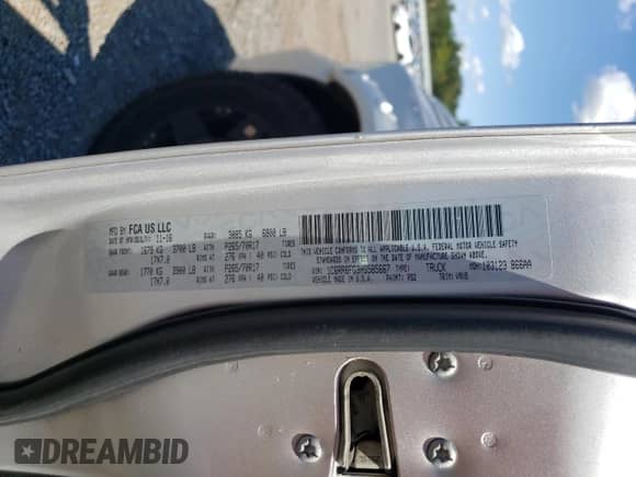 2017 Ram 1500 Express z VIN 1C6RR6FG3HS585667, wystawiony jako Copart lot #69868025 z przebiegiem 95 401 mil mil oraz Szkoda całkowita • Salvage title. Historia ofert i sprzedaży dostępna na DreamBid. Obrazek 12.