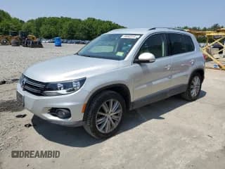 ✅ 2012 Volkswagen Tiguan LE • VIN: WVGAV7AX4CW556996 • Lot: 59082515. Listed on Copart with 131,394 mi. Free auction sales archive from the USA and detailed vehicle history report at DreamBid. Image 1.