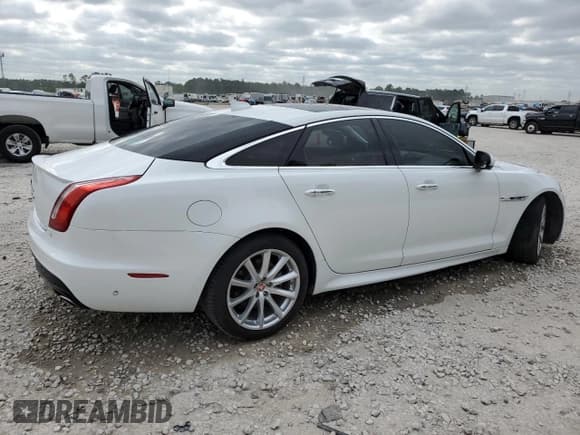 ✅ 2016 Jaguar XJ R-Sport • VIN: SAJWA1C71G8V92642 • Lot: 53094125. Wystawiony na Copart z przebiegiem 98 548 mil. Bezpłatny archiwum sprzedaży aukcyjnych z USA i szczegółowy raport historii pojazdu na DreamBid. Zdjęcie 3.