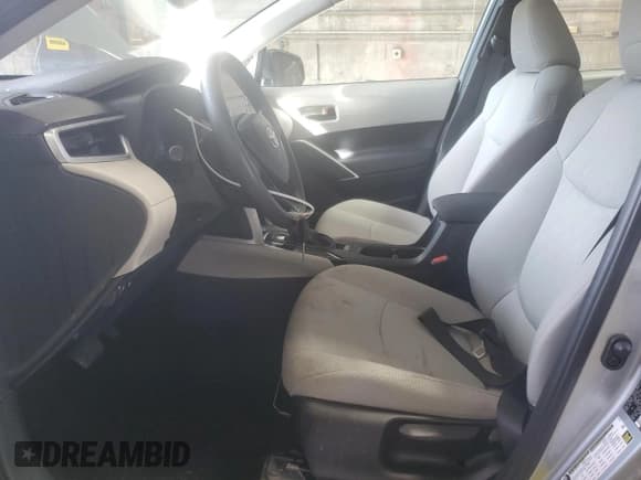 ✅ 2024 Toyota Corolla Cross L • VIN: 7MUAAABGXRV092414 • Lot: 84943015. Listed on Copart with 9,698 mi. Free auction sales archive from the USA and detailed vehicle history report at DreamBid. Image 7.