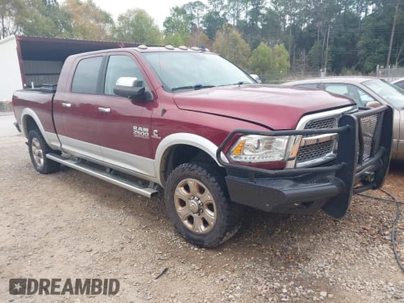 ✅ 2018 Ram 2500 Laramie • VIN: 3C6UR5NL9JG190666 • Lot: 43765245. Wystawiony na IAAI z przebiegiem 196 339 mil. Bezpłatny archiwum sprzedaży aukcyjnych z USA i szczegółowy raport historii pojazdu na DreamBid. Zdjęcie 1.