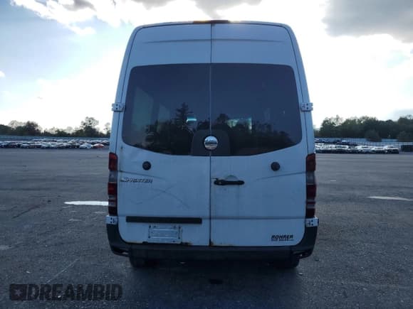 ✅ 2007 Freightliner Sprinter • VIN: WDRPE745975149163 • Лот: 84620665. Опубликован ранее на Copart с пробегом Не указан. Бесплатный доступ к архиву аукционных продаж из США и подробный отчёт об истории автомобиля на DreamBid. Изображение 6.