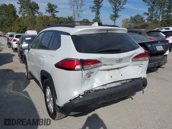 ✅ 2022 Toyota Corolla Cross LE • VIN: 7MUBAABG5NV021538 • Lot: 43474751. Wystawiony na IAAI z przebiegiem 81 009 mil. Bezpłatny archiwum sprzedaży aukcyjnych z USA i szczegółowy raport historii pojazdu na DreamBid. Zdjęcie 3.