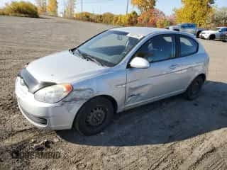 2009 Hyundai Accent L z VIN KMHCN35C69U143104, wystawiony jako Copart lot #76607254 z przebiegiem 145 844 mil mil oraz Szkoda całkowita • Salvage title. Historia ofert i sprzedaży dostępna na DreamBid. Obrazek 1.