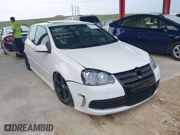 ✅ 2008 Volkswagen R32 • VIN: WVWKC71K38W158415 • Lot: 42370687. Listed on IAAI with 128,961 mi. Free auction sales archive from the USA and detailed vehicle history report at DreamBid. Image 1.