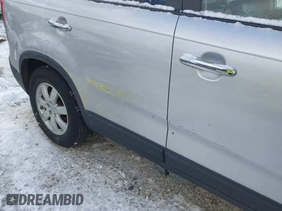 ✅ 2012 Kia Sorento LX • VIN: 5XYKTCA6XCG246816 • Lot: 43864686. Listed on IAAI with 112,000 mi. Free auction sales archive from the USA and detailed vehicle history report at DreamBid. Image 6.