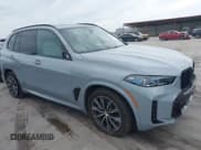 ✅ 2025 BMW X5 xDrive50e • VIN: 5UX43EU05S9Y70923 • Lot: 42815009. Wystawiony na IAAI z przebiegiem 8 576 mil. Bezpłatny archiwum sprzedaży aukcyjnych z USA i szczegółowy raport historii pojazdu na DreamBid. Zdjęcie 1.