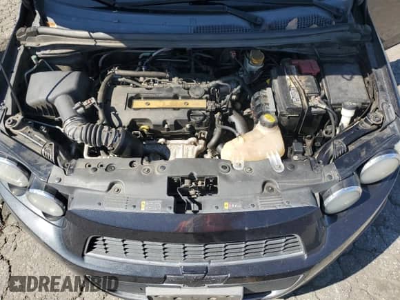 2013 Chevrolet Sonic LT z VIN 1G1JD6SB9D4232551, wystawiony jako Copart lot #49639715 z przebiegiem 176 830 mil mil oraz Czysty tytuł • Clean title. Historia ofert i sprzedaży dostępna na DreamBid. Obrazek 11.