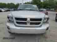 2009 Dodge Dakota Bighorn/Lonestar z VIN 1D7HE32K69S714842, wystawiony jako Copart lot #60810424 z przebiegiem 237 408 mil mil oraz Szkoda całkowita • Salvage title. Historia ofert i sprzedaży dostępna na DreamBid. Obrazek 5.