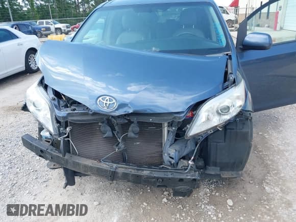 ✅ 2015 Toyota Sienna LE AAS • VIN: 5TDKK3DCXFS624984 • Lot: 42560632. Listed on IAAI with 169,034 mi. Free auction sales archive from the USA and detailed vehicle history report at DreamBid. Image 6.