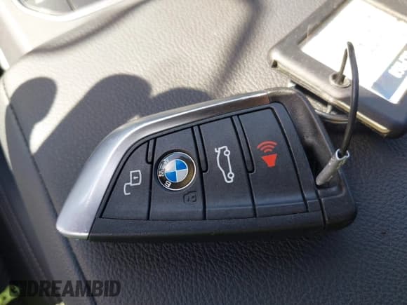 ✅ 2025 BMW 3 Series 330i xDrive • VIN: 3MW89CW09S8F30815 • Lot: 42959851. Wystawiony na IAAI z przebiegiem 13 232 mil. Bezpłatny archiwum sprzedaży aukcyjnych z USA i szczegółowy raport historii pojazdu na DreamBid. Zdjęcie 11.