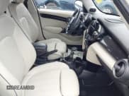 ✅ 2015 MINI Hardtop 4 Door S • VIN: WMWXU3C52F2B56856 • Lot: 42307964. Wystawiony na IAAI z przebiegiem 41 669 mil. Bezpłatny archiwum sprzedaży aukcyjnych z USA i szczegółowy raport historii pojazdu na DreamBid. Zdjęcie 5.