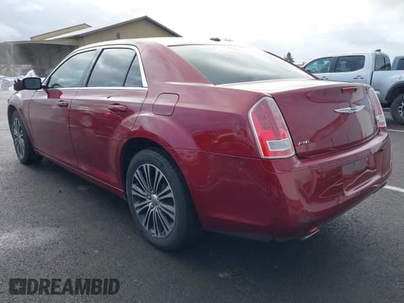 ✅ 2013 Chrysler 300 S • VIN: 2C3CCAGG2DH728471 • Лот: 41182745. Опубликован ранее на IAAI с пробегом 128 927 миль. Бесплатный доступ к архиву аукционных продаж из США и подробный отчёт об истории автомобиля на DreamBid. Изображение 3.