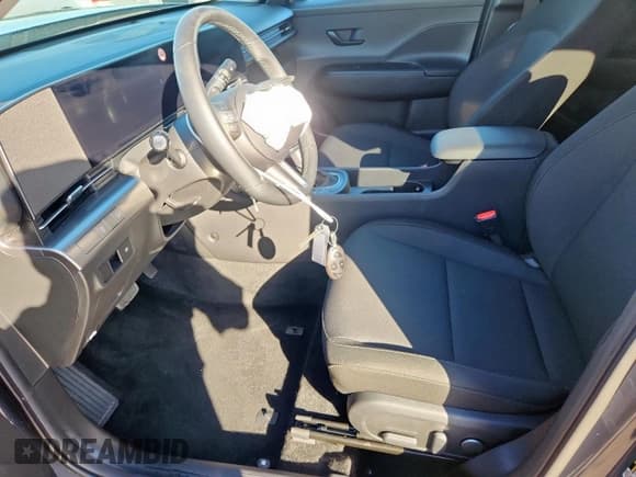 ✅ 2025 Hyundai Kona SEL • VIN: KM8HB3AB9SU312405 • Lot: 90354135. Wystawiony na Copart z przebiegiem 8 373 mil. Bezpłatny archiwum sprzedaży aukcyjnych z USA i szczegółowy raport historii pojazdu na DreamBid. Zdjęcie 7.