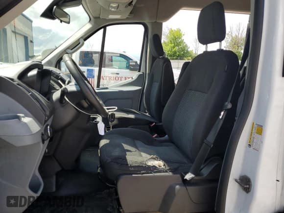 ✅ 2019 Ford Transit Passenger XL • VIN: 1FBAX2CM9KKA85846 • Lot: 62206365. Wystawiony na Copart z przebiegiem 224 193 mil. Bezpłatny archiwum sprzedaży aukcyjnych z USA i szczegółowy raport historii pojazdu na DreamBid. Zdjęcie 7.