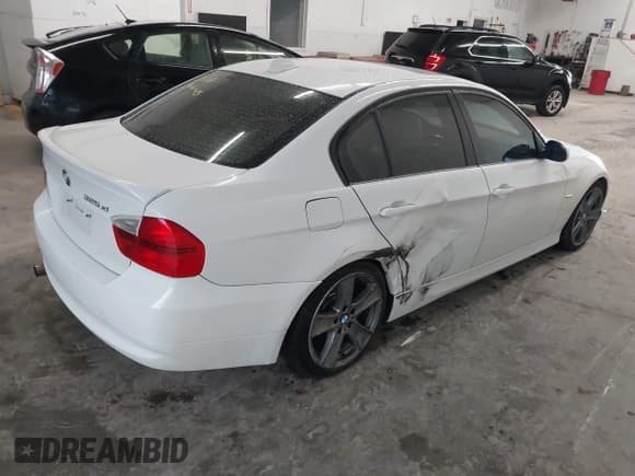 ✅ 2006 BMW 3 Series 325xi • VIN: WBAVD13536KV11185 • Lot: 42543717. Listed on IAAI with Not provided. Free auction sales archive from the USA and detailed vehicle history report at DreamBid. Image 4.