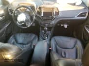 ✅ 2020 Jeep Cherokee Limited • VIN: 1C4PJMDN0LD564754 • Lot: 82739745. Wystawiony na Copart z przebiegiem 108 640 mil. Bezpłatny archiwum sprzedaży aukcyjnych z USA i szczegółowy raport historii pojazdu na DreamBid. Zdjęcie 8.