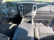 ✅ 2017 Nissan Titan • VIN: 1N6BA1C44HN560982 • Lot: 80939265. Wystawiony na Copart z przebiegiem Nie podano. Bezpłatny archiwum sprzedaży aukcyjnych z USA i szczegółowy raport historii pojazdu na DreamBid. Zdjęcie 9.