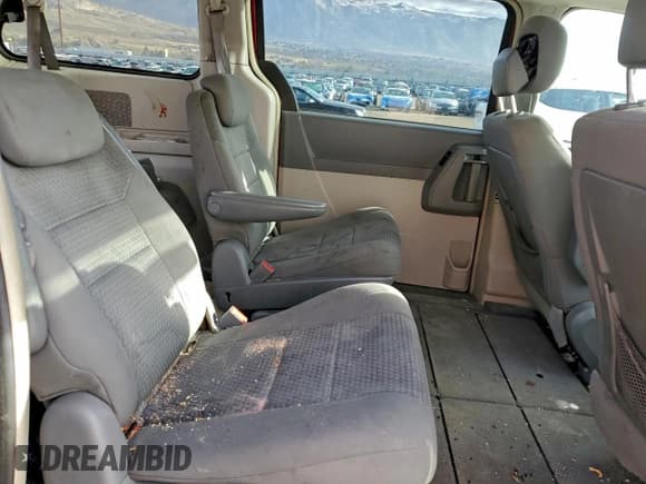 ✅ 2010 Chrysler Town & Country Touring • VIN: 2A4RR5D1XAR492115 • Lot: 93922275. Listed on Copart with 151,427 mi. Free auction sales archive from the USA and detailed vehicle history report at DreamBid. Image 10.