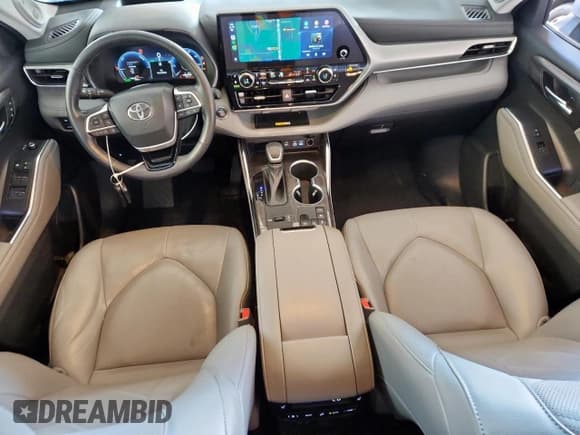 ✅ 2023 Toyota Highlander Hybrid Platinum • VIN: 5TDEBRCHXPS125441 • Lot: 82336415. Listed on Copart with 27,261 mi. Free auction sales archive from the USA and detailed vehicle history report at DreamBid. Image 8.