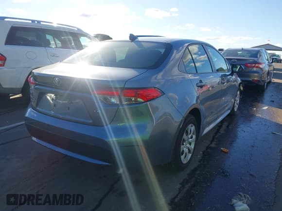 ✅ 2021 Toyota Corolla LE • VIN: JTDEPMAE8MJ151509 • Lot: 43643046. Listed on IAAI with 95,311 mi. Free auction sales archive from the USA and detailed vehicle history report at DreamBid. Image 4.