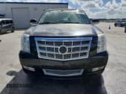 ✅ 2013 Cadillac Escalade ESV Platinum Edition • VIN: 1GYS3KEF9DR322219 • Лот: 90066535. Опубликован ранее на Copart с пробегом 174 669 миль. Бесплатный доступ к архиву аукционных продаж из США и подробный отчёт об истории автомобиля на DreamBid. Изображение 5.