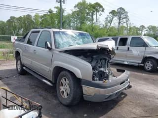 ✅ 2005 Chevrolet Avalanche Z66 • VIN: 3GNEC12Z05G231960 • Lot: 42198445. Listed on IAAI with 225,245 mi. Free auction sales archive from the USA and detailed vehicle history report at DreamBid. Image 1.