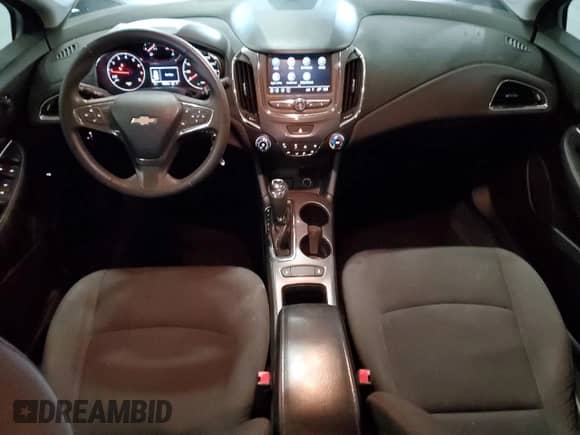 ✅ 2019 Chevrolet Cruze LS • VIN: 1G1BC5SM8K7113047 • Lot: 86178295. Wystawiony na Copart z przebiegiem 112 030 mil. Bezpłatny archiwum sprzedaży aukcyjnych z USA i szczegółowy raport historii pojazdu na DreamBid. Zdjęcie 8.