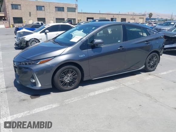✅ 2017 Toyota Prius Plus • VIN: JTDKARFP3H3046950 • Lot: 42594221. Listed on IAAI with 120,408 mi. Free auction sales archive from the USA and detailed vehicle history report at DreamBid. Image 18.