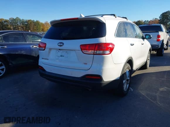 ✅ 2017 Kia Sorento LX • VIN: 5XYPG4A52HG238546 • Lot: 43688741. Wystawiony na IAAI z przebiegiem 124 512 mil. Bezpłatny archiwum sprzedaży aukcyjnych z USA i szczegółowy raport historii pojazdu na DreamBid. Zdjęcie 4.