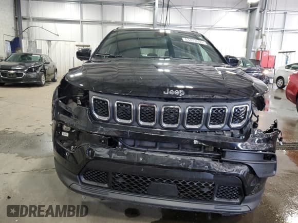 ✅ 2023 Jeep Compass Altitude • VIN: 3C4NJDBNXPT558762 • Lot: 63773535. Wystawiony na Copart z przebiegiem 14 349 mil. Bezpłatny archiwum sprzedaży aukcyjnych z USA i szczegółowy raport historii pojazdu na DreamBid. Zdjęcie 5.
